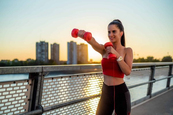 Quelles méthodes les entreprises de jeux vidéo peuvent-elles utiliser pour promouvoir des comportements en ligne respectueux et non toxiques ?